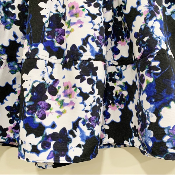 Express High Waisted Floral Flare Mini Skirt - Picture 4 of 8